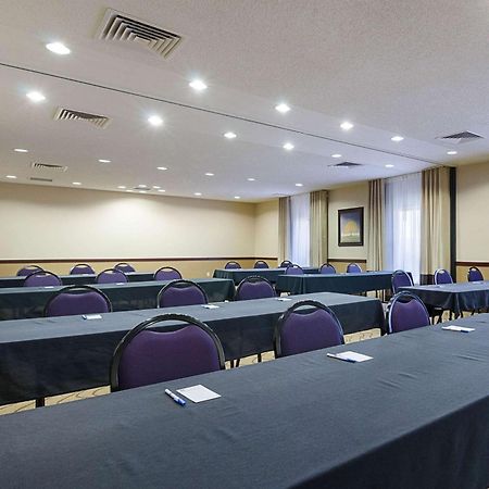 Comfort Inn & Suites Hutchinson Esterno foto
