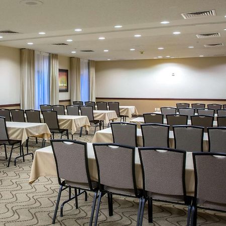 Comfort Inn & Suites Hutchinson Esterno foto