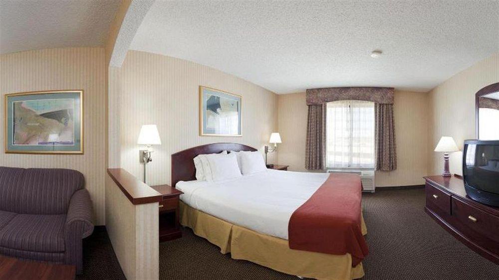 Comfort Inn & Suites Hutchinson Esterno foto