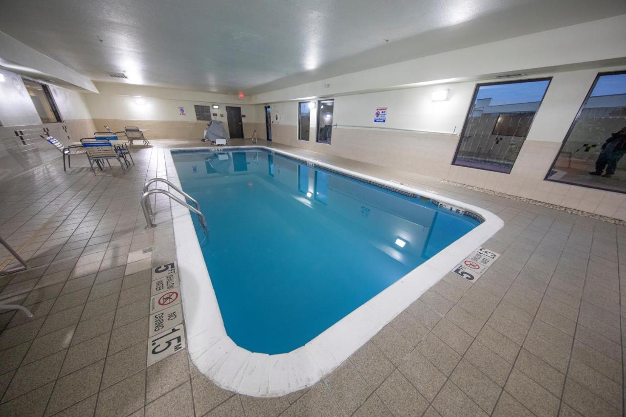 Comfort Inn & Suites Hutchinson Esterno foto