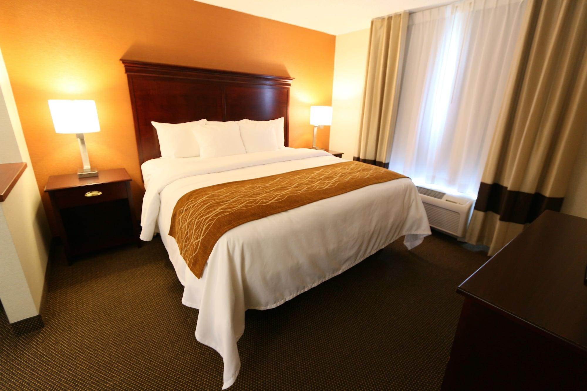 Comfort Inn & Suites Hutchinson Esterno foto
