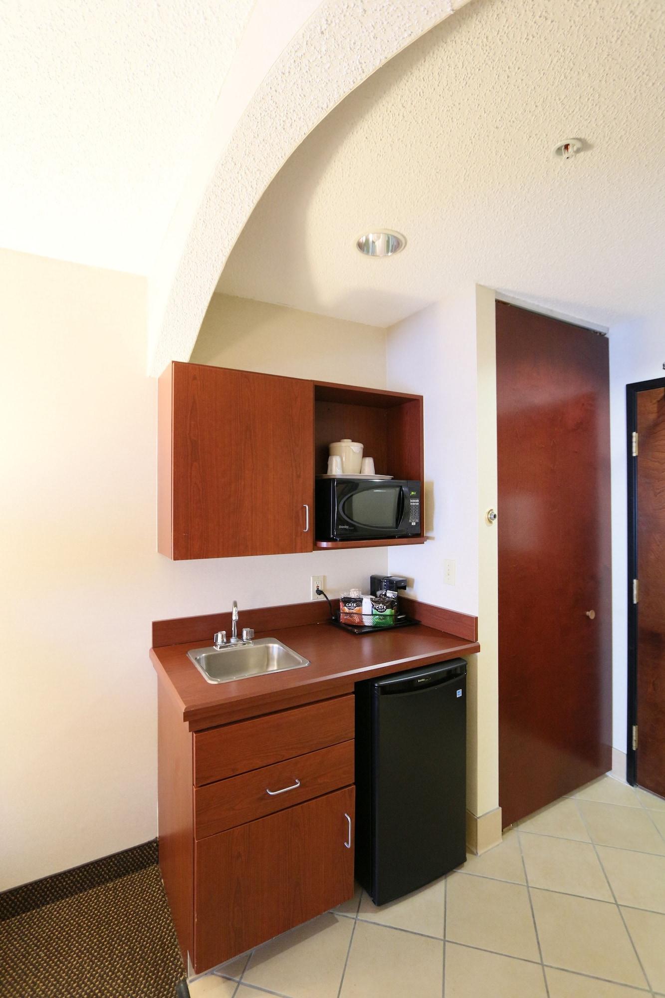 Comfort Inn & Suites Hutchinson Esterno foto