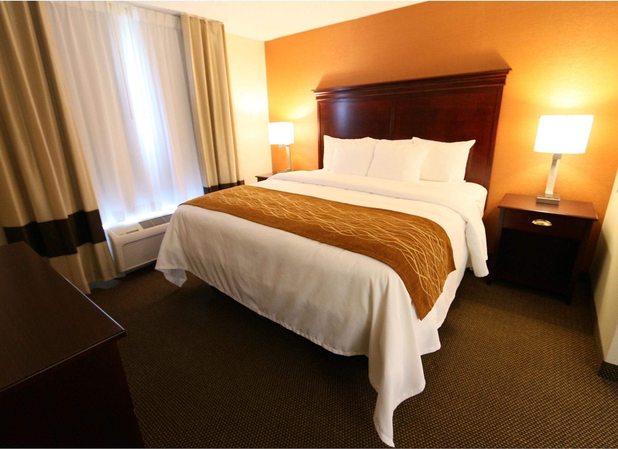 Comfort Inn & Suites Hutchinson Esterno foto