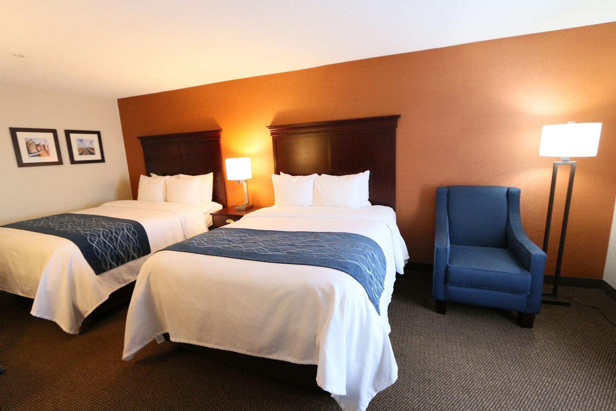 Comfort Inn & Suites Hutchinson Esterno foto
