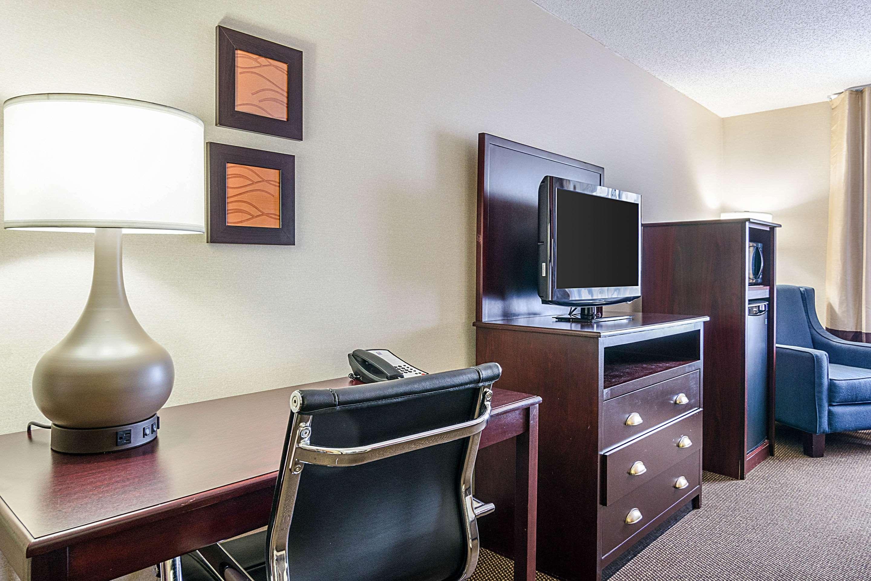 Comfort Inn & Suites Hutchinson Esterno foto