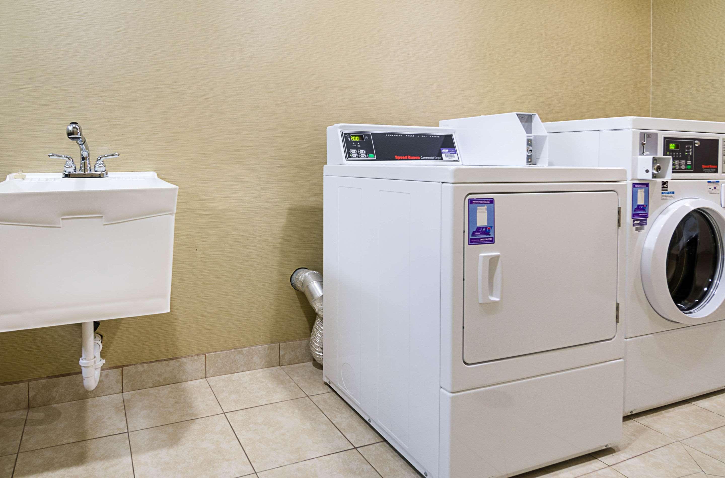 Comfort Inn & Suites Hutchinson Esterno foto