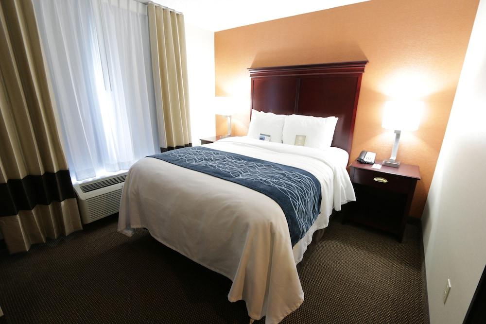 Comfort Inn & Suites Hutchinson Esterno foto