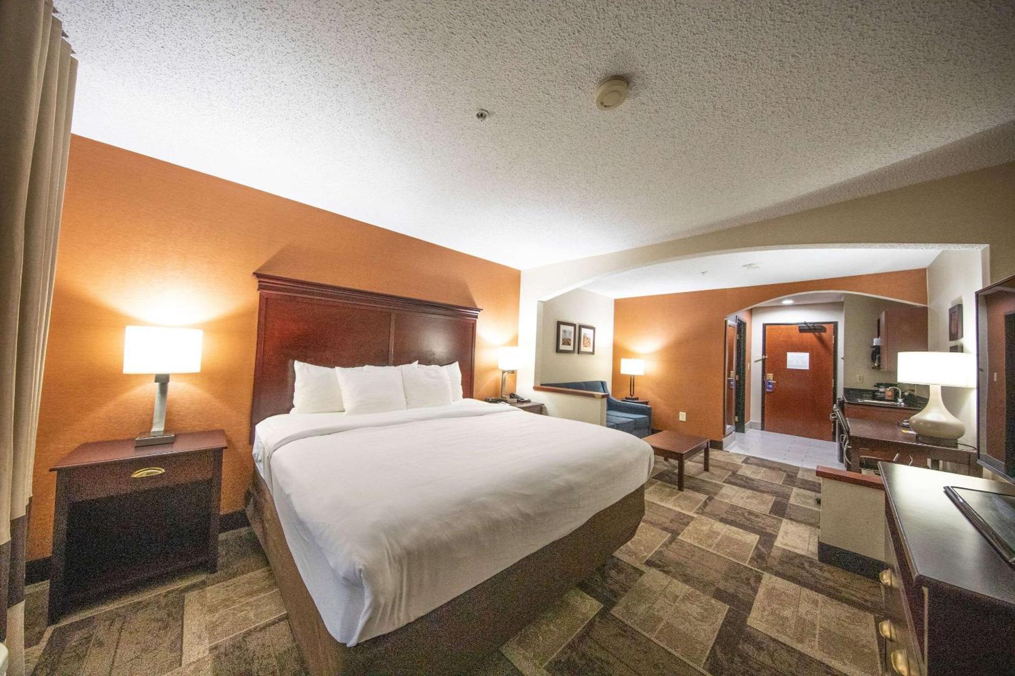 Comfort Inn & Suites Hutchinson Esterno foto
