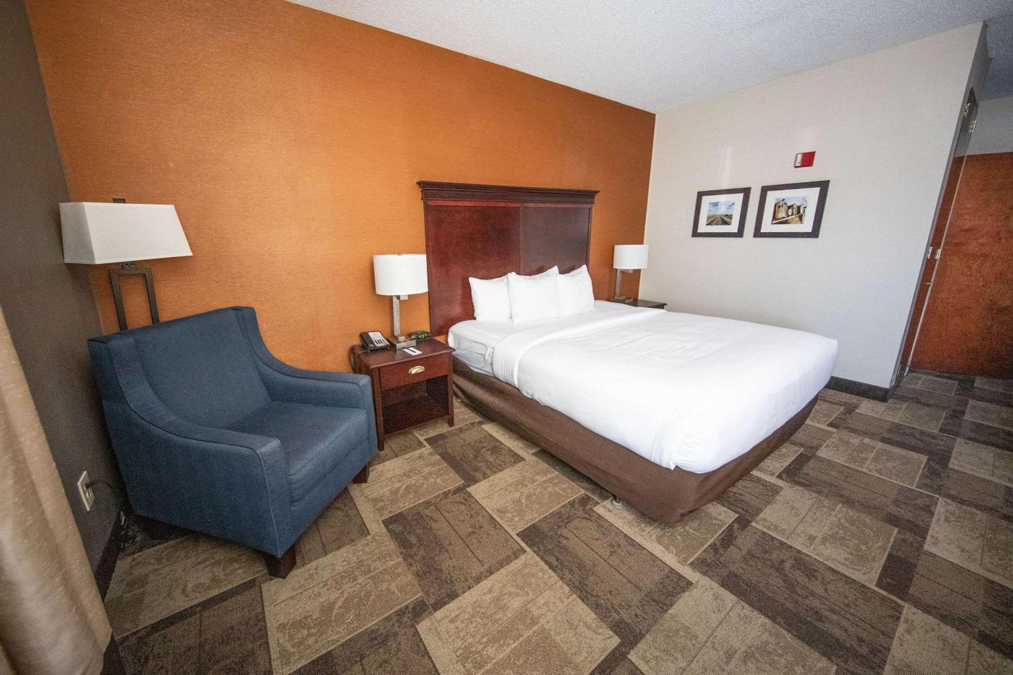 Comfort Inn & Suites Hutchinson Esterno foto