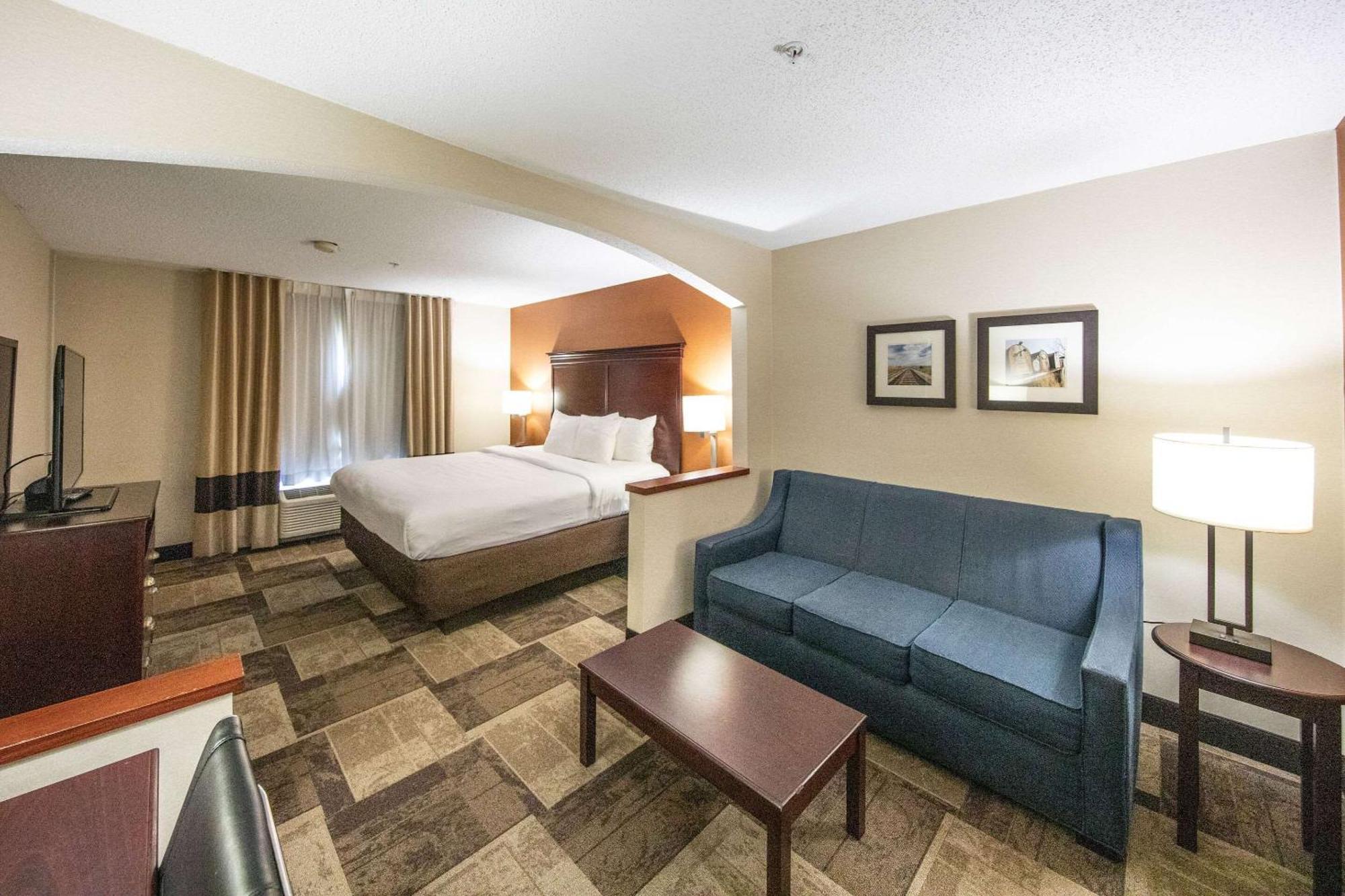 Comfort Inn & Suites Hutchinson Esterno foto