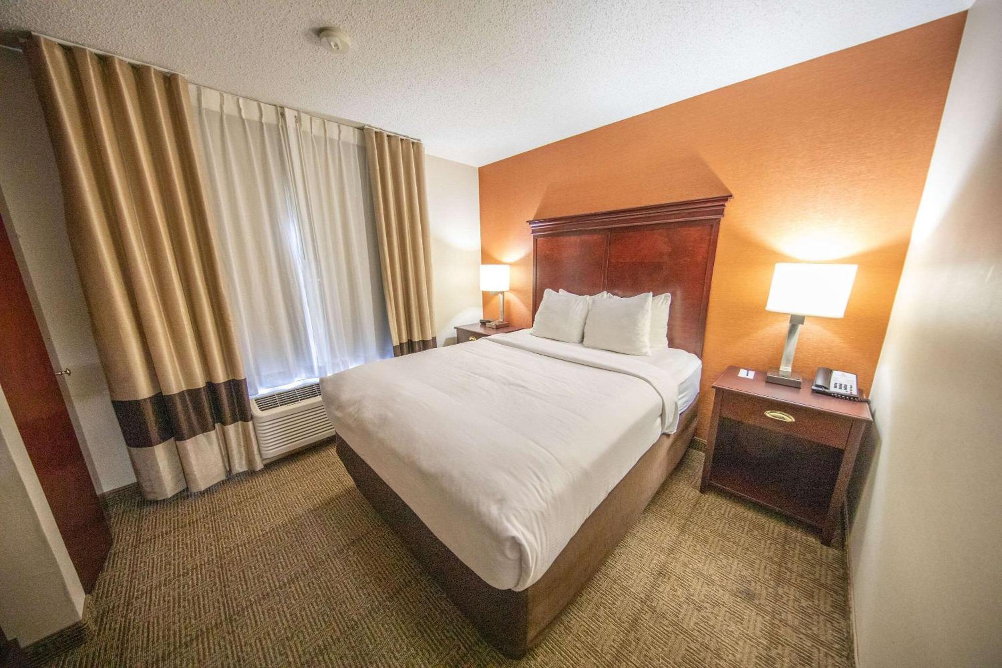 Comfort Inn & Suites Hutchinson Esterno foto