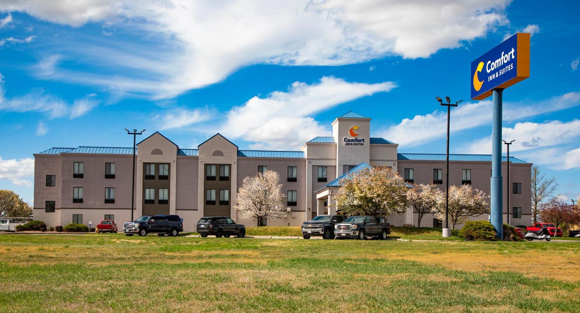 Comfort Inn & Suites Hutchinson Esterno foto