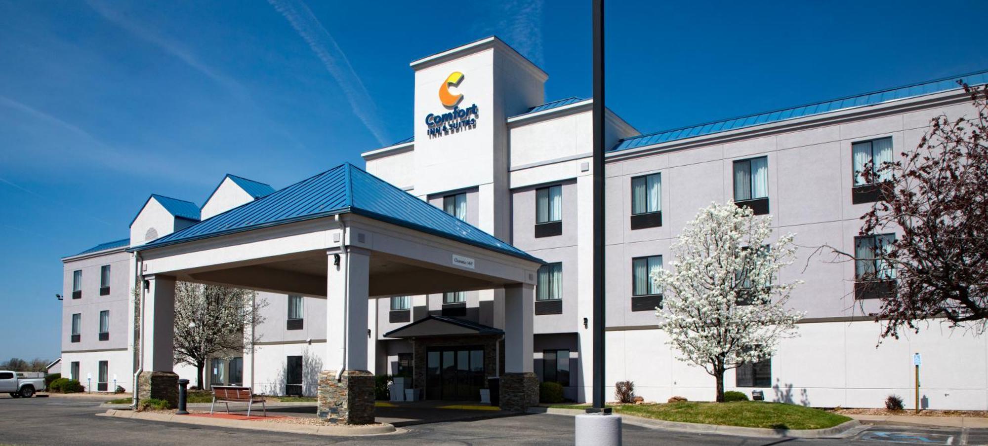 Comfort Inn & Suites Hutchinson Esterno foto
