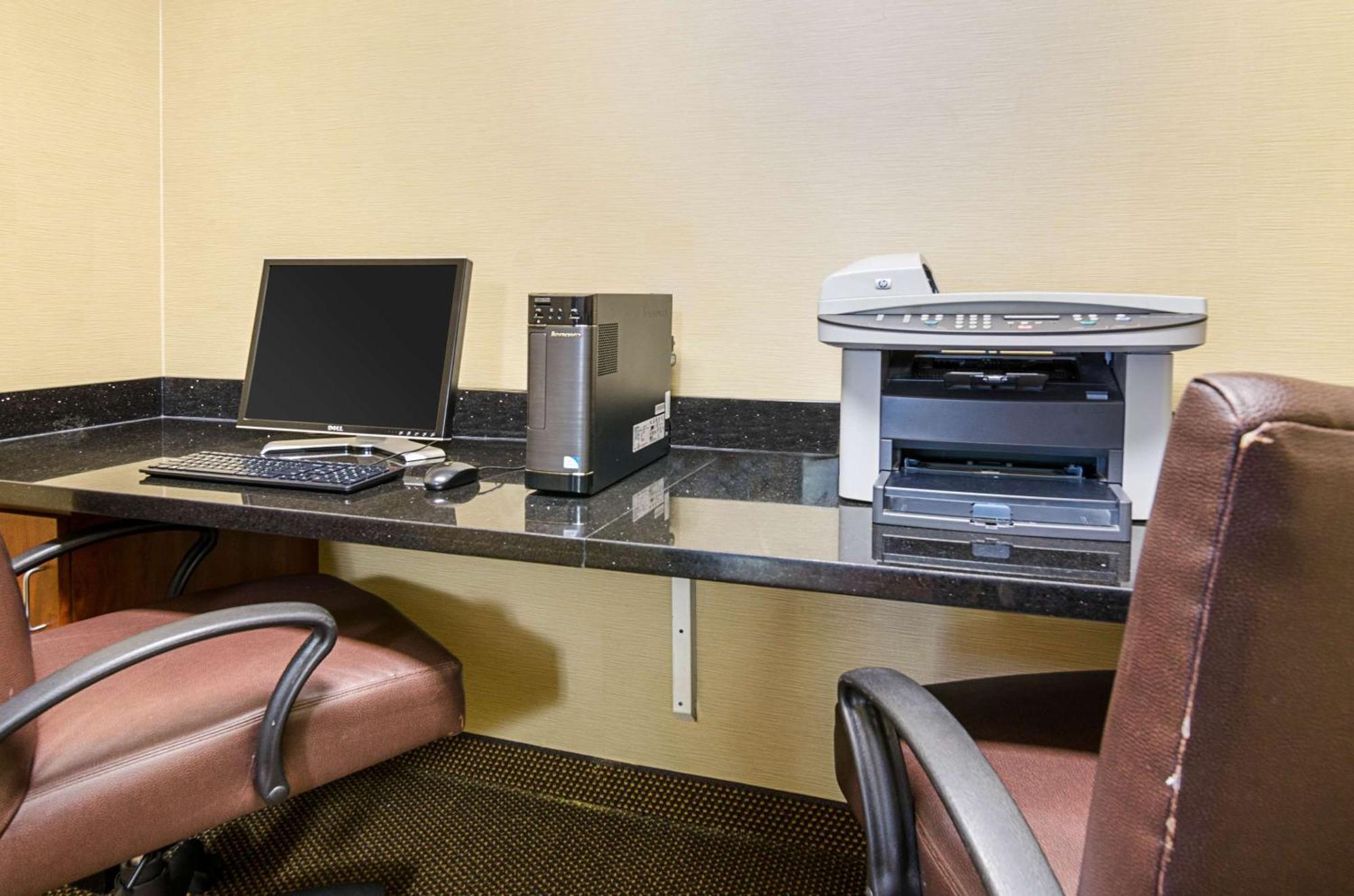 Comfort Inn & Suites Hutchinson Esterno foto