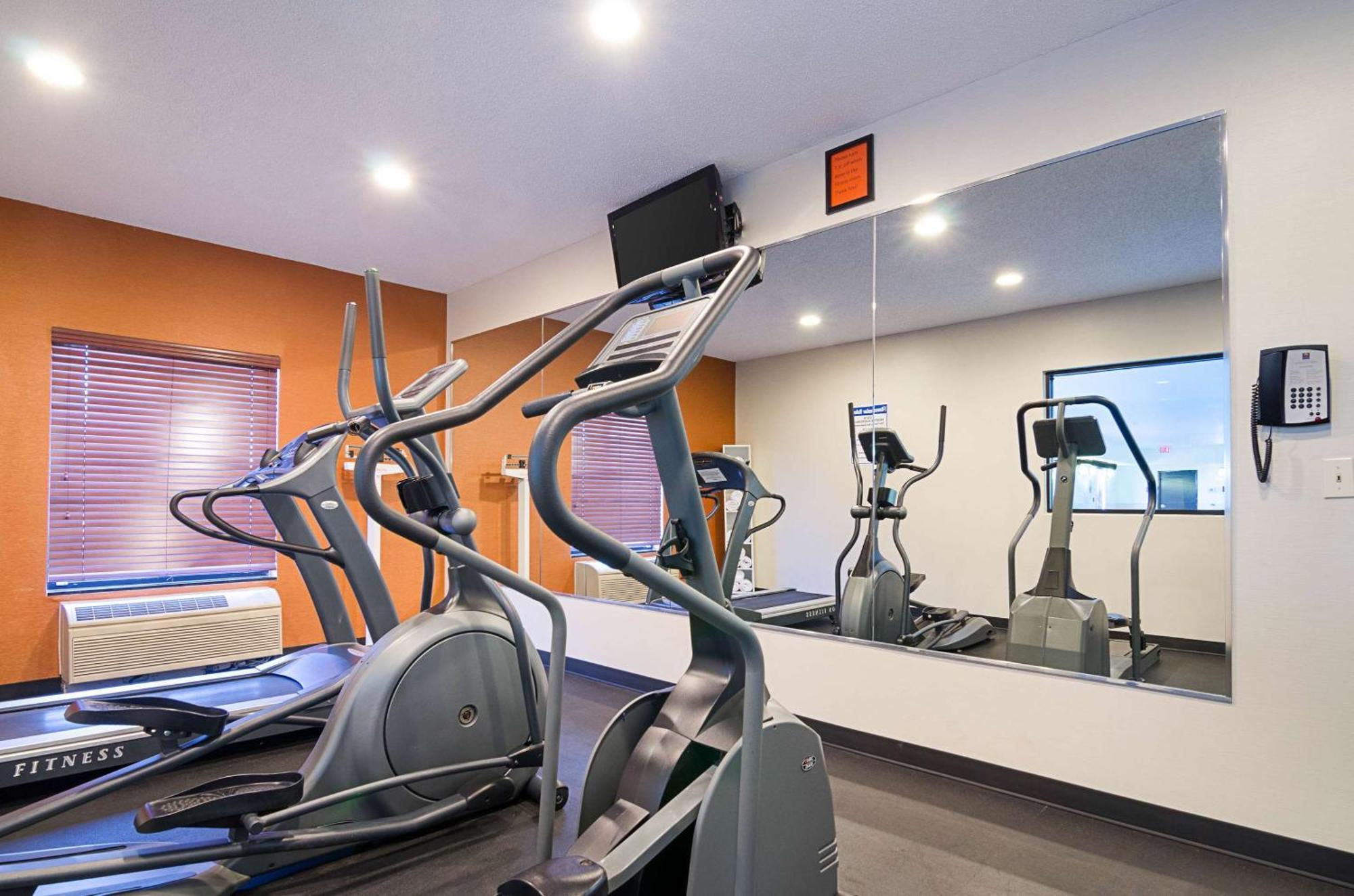 Comfort Inn & Suites Hutchinson Esterno foto