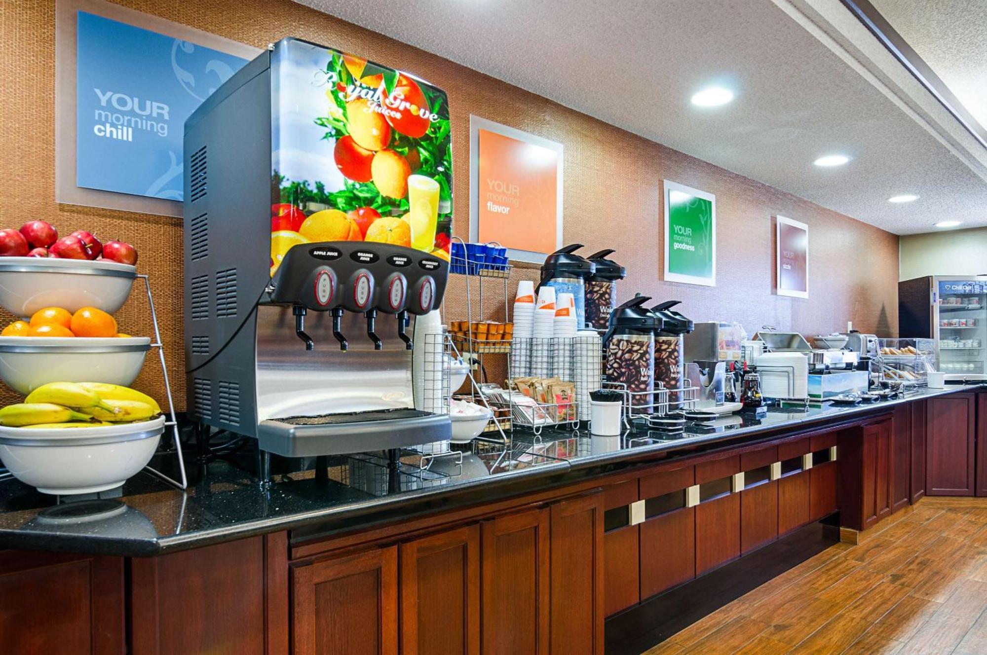 Comfort Inn & Suites Hutchinson Esterno foto