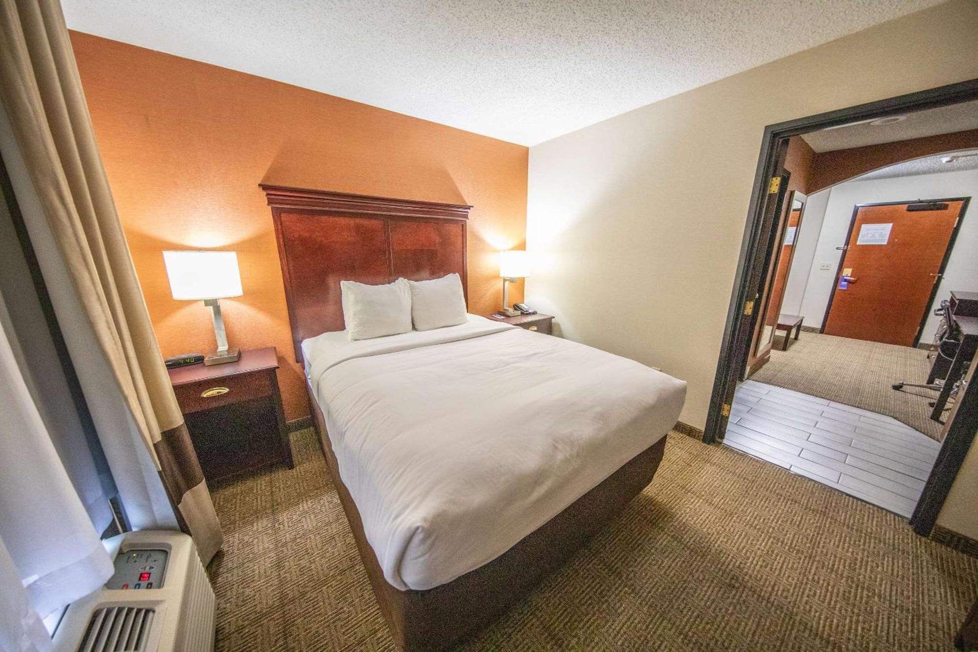 Comfort Inn & Suites Hutchinson Esterno foto