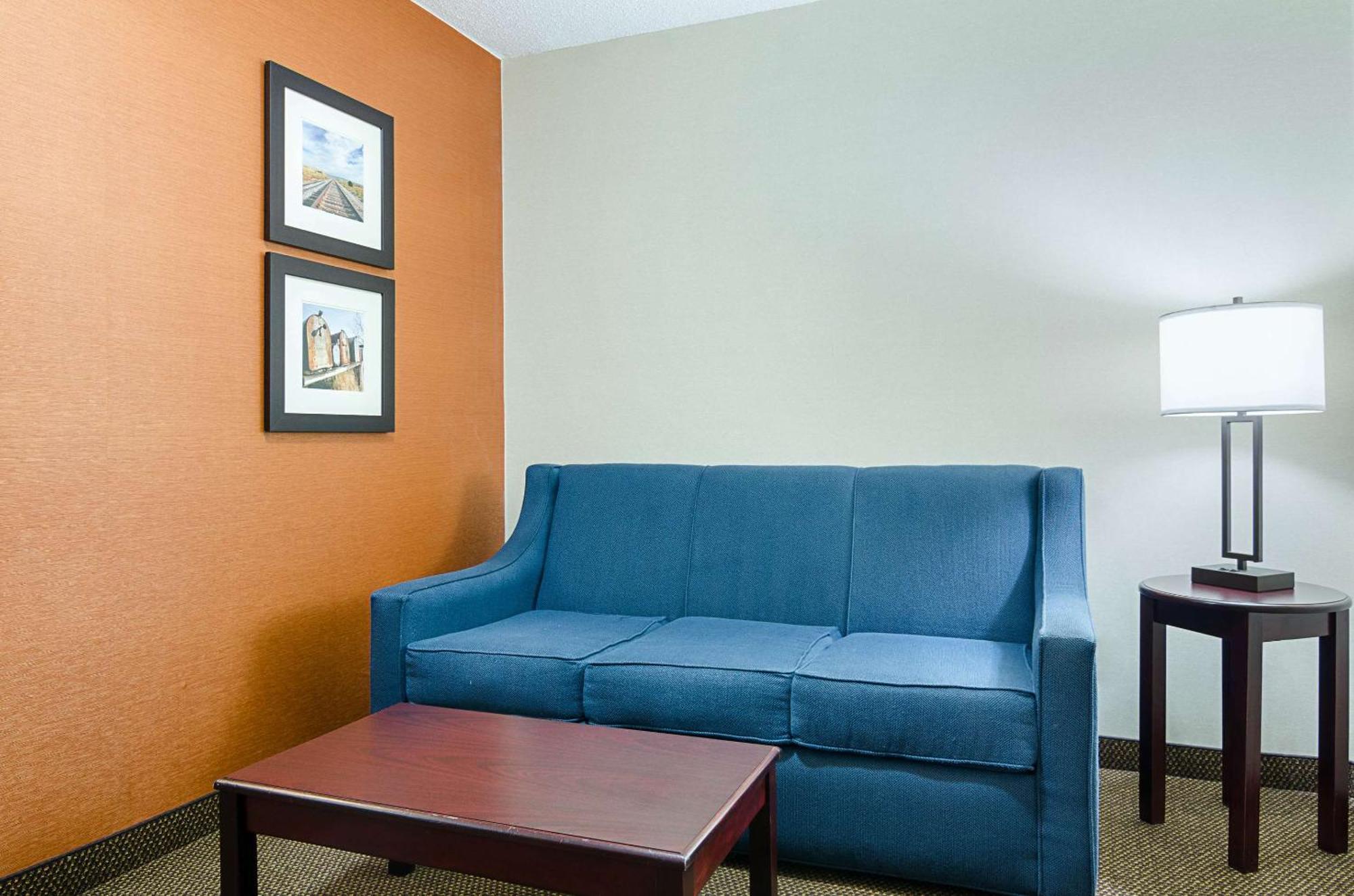 Comfort Inn & Suites Hutchinson Esterno foto