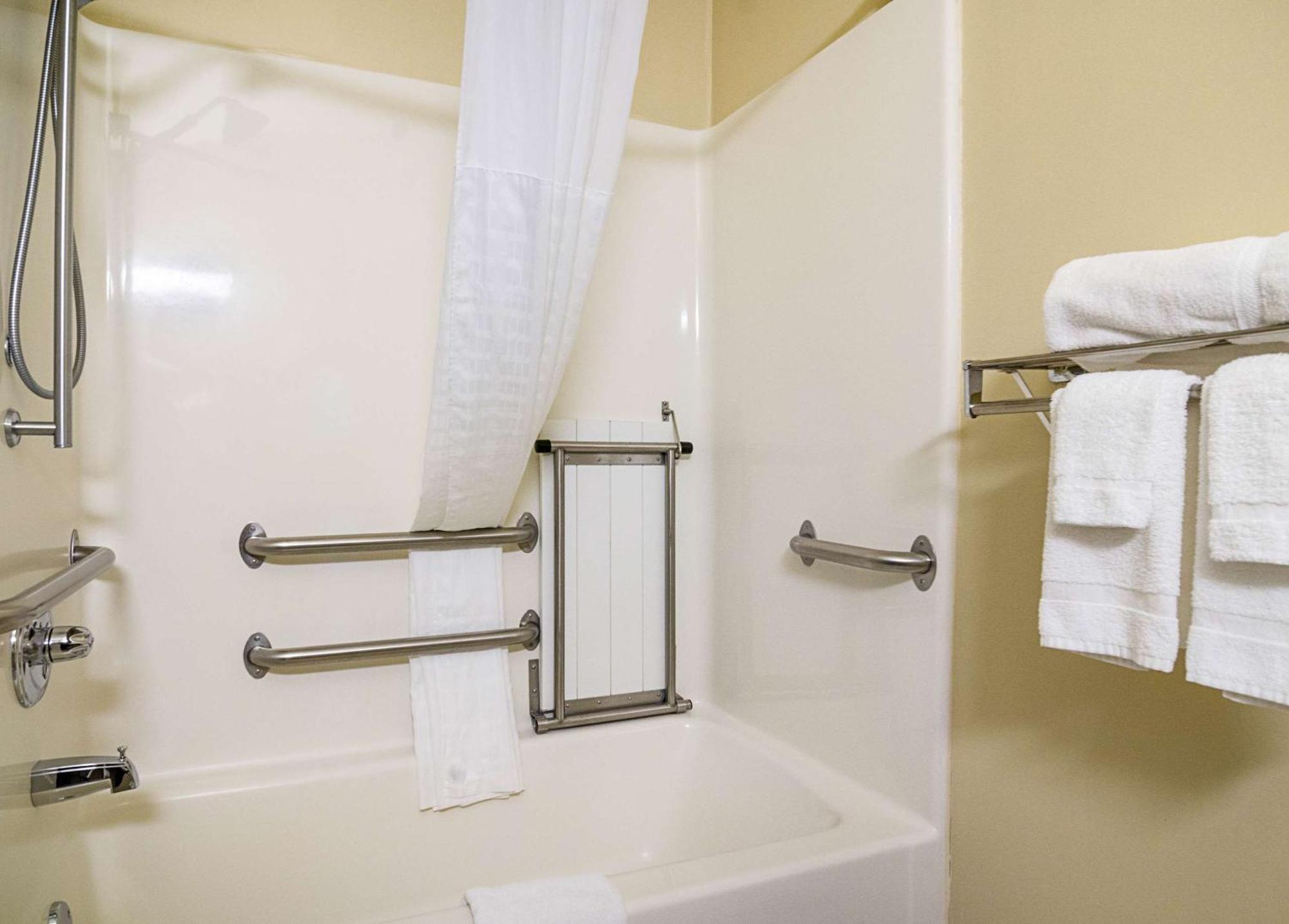 Comfort Inn & Suites Hutchinson Esterno foto