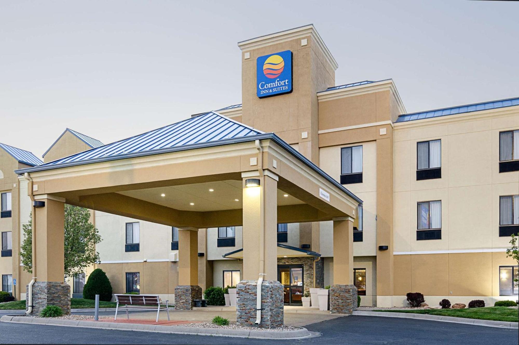 Comfort Inn & Suites Hutchinson Esterno foto