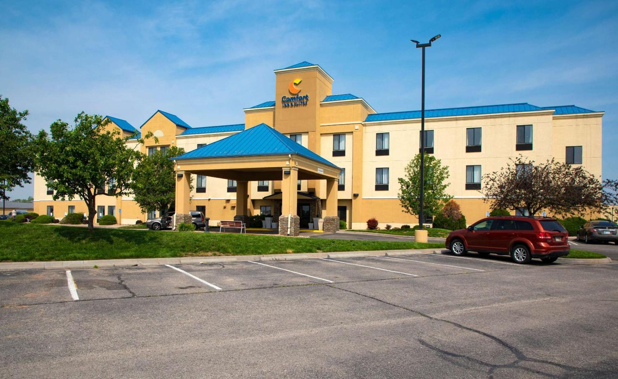 Comfort Inn & Suites Hutchinson Esterno foto