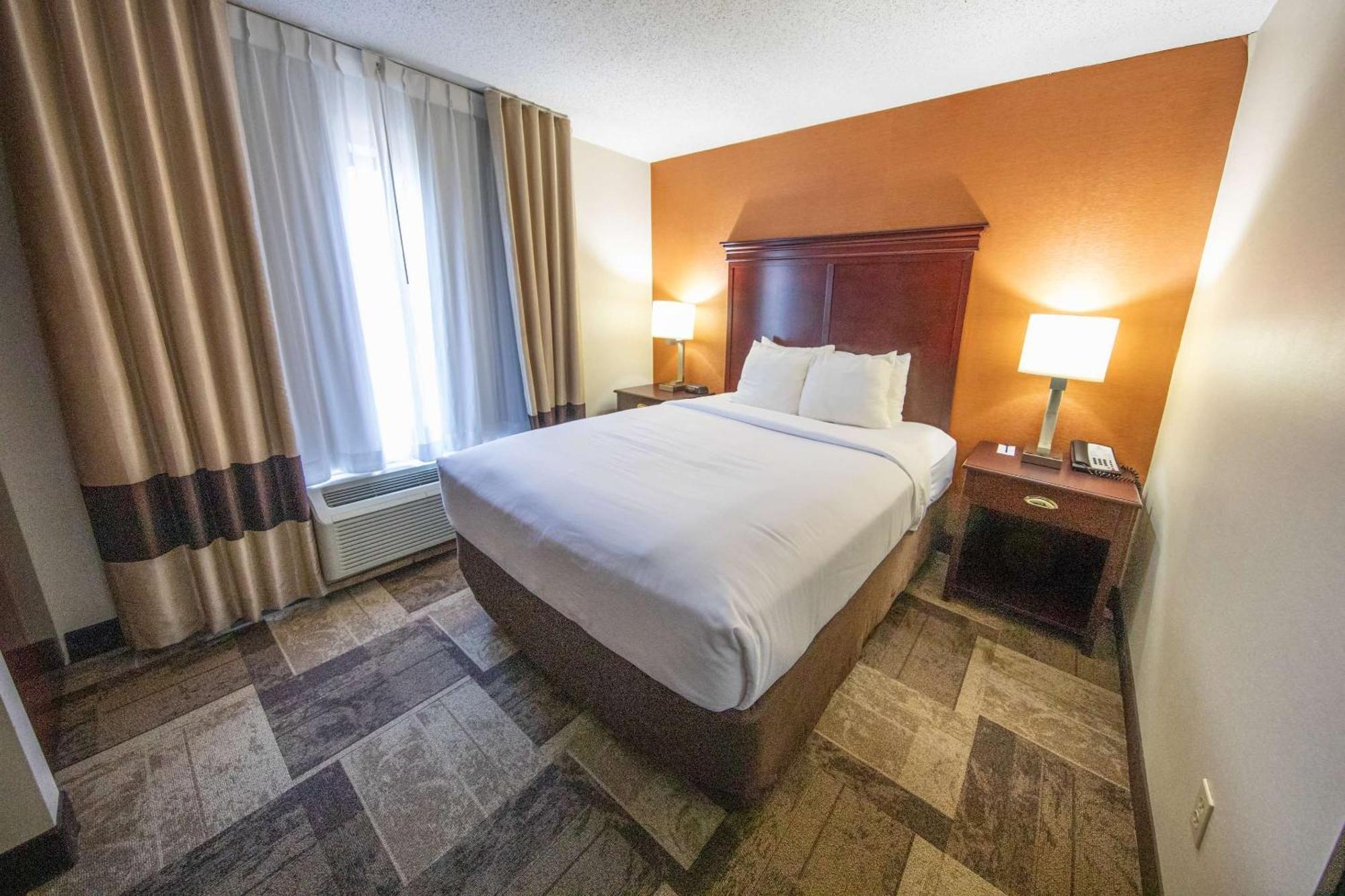 Comfort Inn & Suites Hutchinson Esterno foto