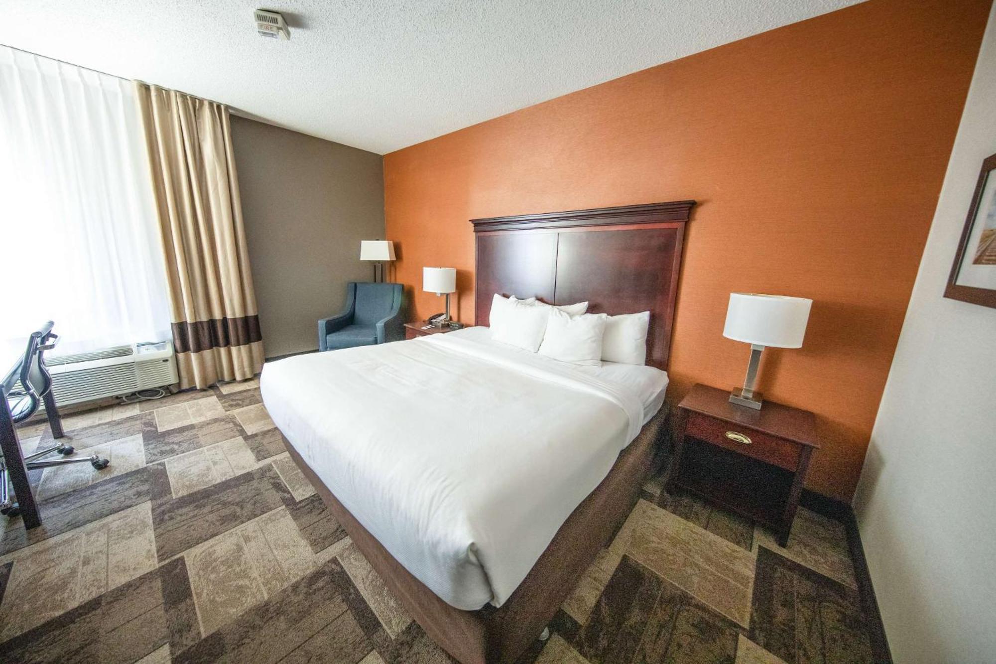 Comfort Inn & Suites Hutchinson Esterno foto