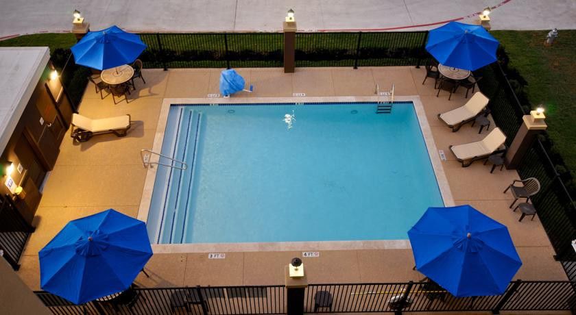 Comfort Inn & Suites Hutchinson Esterno foto